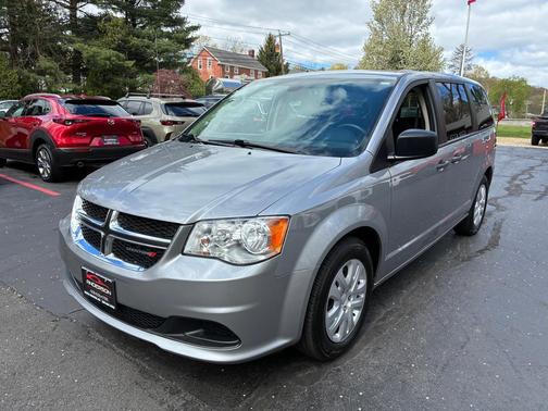 Granite Pearlcoat 2019 Dodge Grand Caravan SE