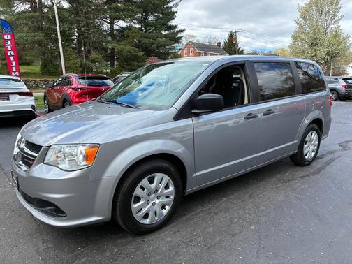Granite Pearlcoat 2019 Dodge Grand Caravan SE