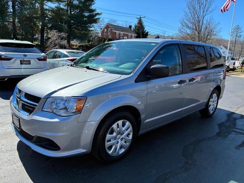 Granite Pearlcoat 2019 Dodge Grand Caravan SE