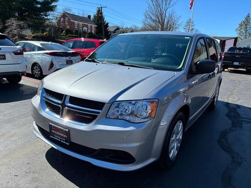 Granite Pearlcoat 2019 Dodge Grand Caravan SE
