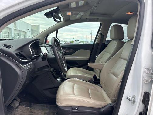 Summit White 2019 Buick Encore Essence
