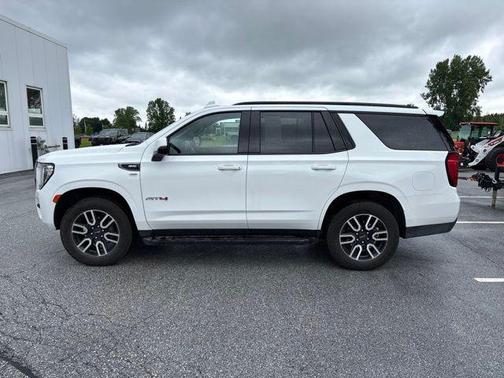 Summit White 2024 GMC Yukon 4WD AT4