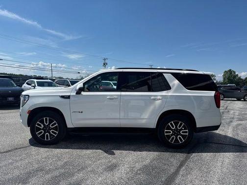 Summit White 2024 GMC Yukon 4WD AT4