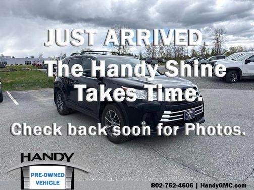 Midnight Black Metallic 2019 Toyota Highlander XLE