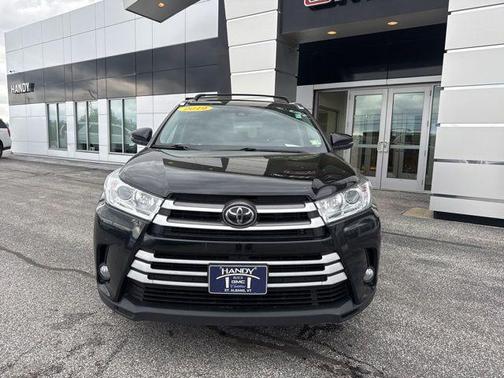 Midnight Black Metallic 2019 Toyota Highlander XLE