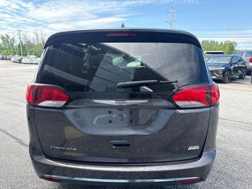 Granite Crystal Metallic Clearcoat 2019 Chrysler Pacifica Touring L