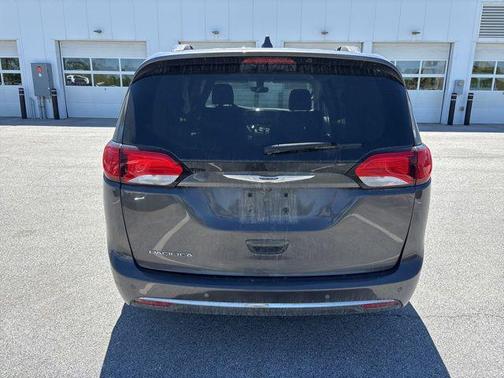 Granite Crystal Metallic Clearcoat 2019 Chrysler Pacifica Touring L