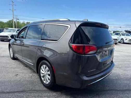 Granite Crystal Metallic Clearcoat 2019 Chrysler Pacifica Touring L