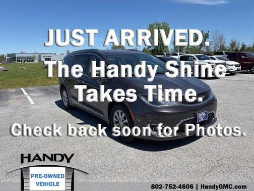 Granite Crystal Metallic Clearcoat 2019 Chrysler Pacifica Touring L