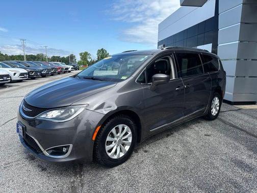 Granite Crystal Metallic Clearcoat 2019 Chrysler Pacifica Touring L