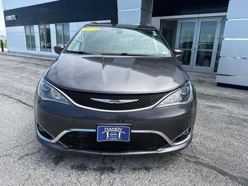 Granite Crystal Metallic Clearcoat 2019 Chrysler Pacifica Touring L