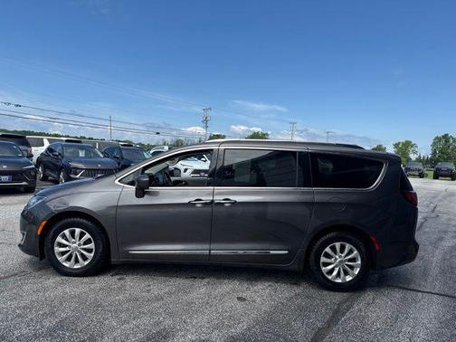 Granite Crystal Metallic Clearcoat 2019 Chrysler Pacifica Touring L