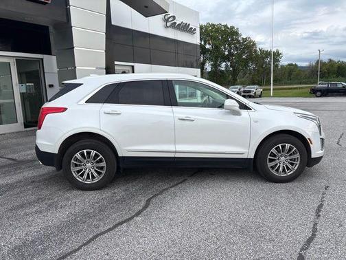 Crystal White Tricoat 2018 Cadillac XT5 Luxury