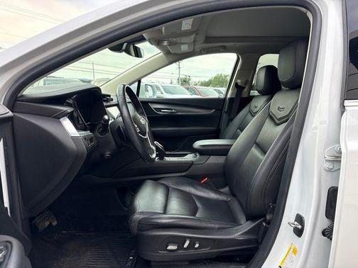 Crystal White Tricoat 2018 Cadillac XT5 Luxury