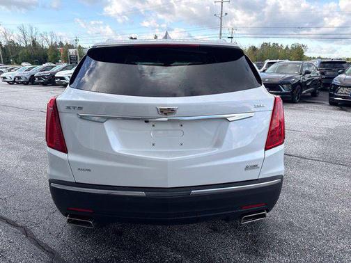 Crystal White Tricoat 2018 Cadillac XT5 Luxury
