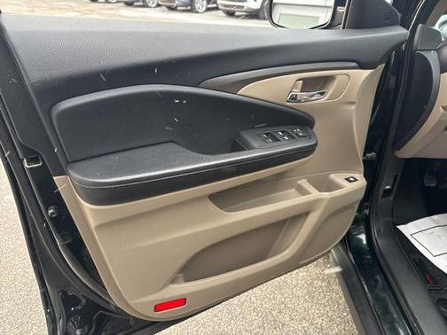 Black Forest Pearl 2019 Honda Pilot EX