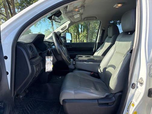 Super White 2019 Toyota Tundra SR
