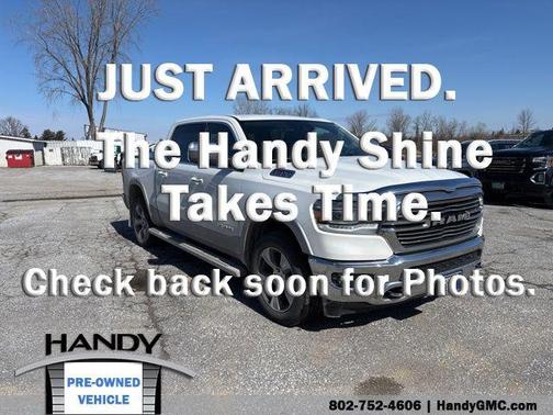 Ivory White Tri-Coat Pearlcoat 2021 RAM 1500 Laramie