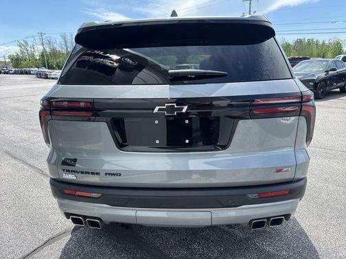 Sterling Gray Metallic 2025 Chevrolet Traverse AWD Z71