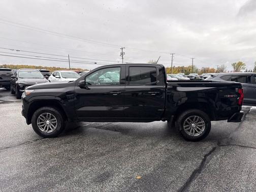 Black 2024 Chevrolet Colorado LT