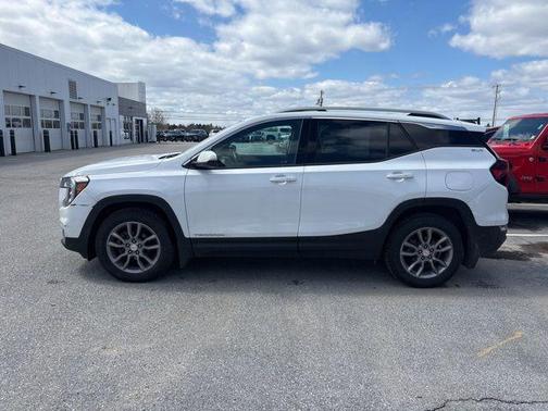 Summit White 2022 GMC Terrain SLT