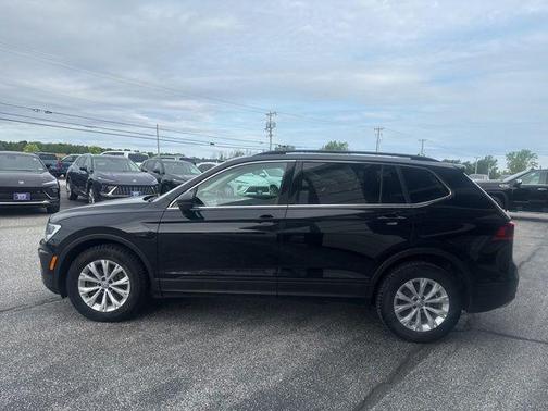 Deep Black 2019 Volkswagen Tiguan 2.0T SE 4MOTION