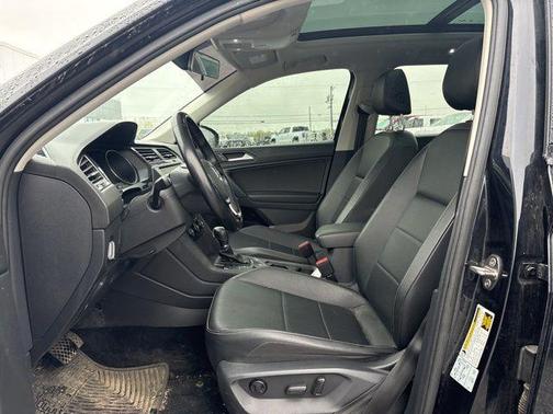 Deep Black 2019 Volkswagen Tiguan 2.0T SE 4MOTION