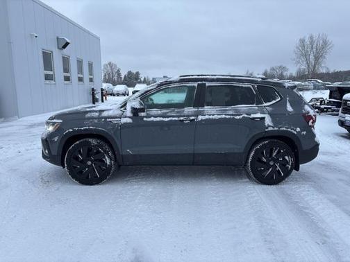 2024 Volkswagen Taos 1.5T SE Black