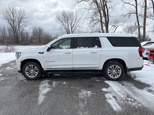 2023 GMC Yukon XL SLT