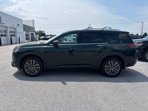 Obsidian Green Pearl 2023 Nissan Pathfinder SL