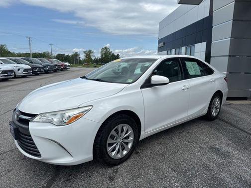 Super White 2017 Toyota Camry LE
