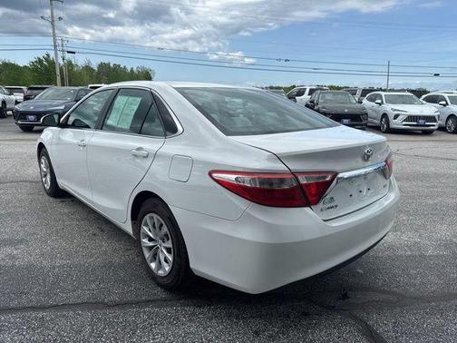 Super White 2017 Toyota Camry LE