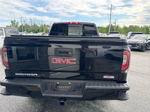 Onyx Black 2017 GMC Sierra 1500 SLT