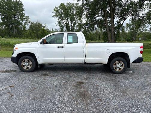 Super White 2017 Toyota Tundra SR