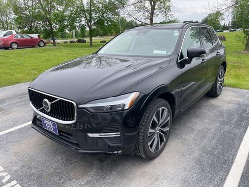 2022 Volvo XC60 B5 Momentum
