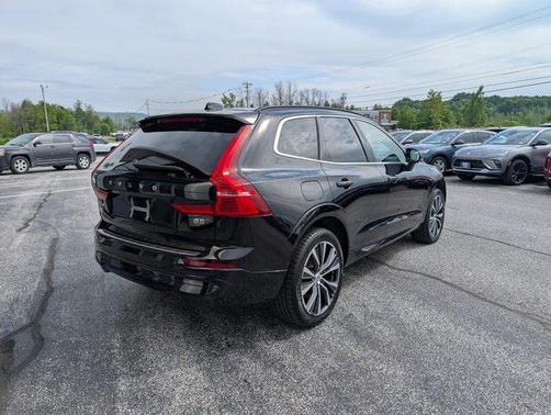 2022 Volvo XC60 B5 Momentum