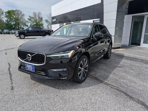 2022 Volvo XC60 B5 Momentum