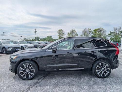 2022 Volvo XC60 B5 Momentum
