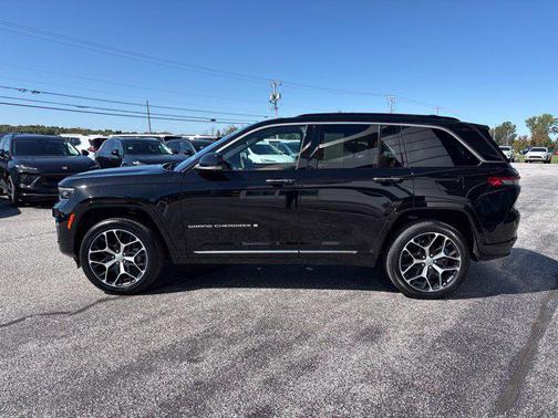 Diamond Black Crystal Pearlcoat 2024 Jeep Grand Cherokee Summit