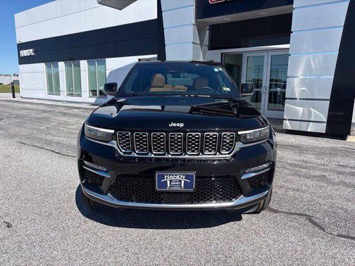 Diamond Black Crystal Pearlcoat 2024 Jeep Grand Cherokee Summit