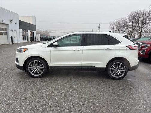 Star White Metallic Tri-Coat 2022 Ford Edge Titanium