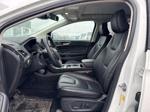 Star White Metallic Tri-Coat 2022 Ford Edge Titanium