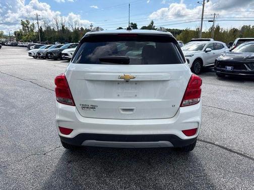 Summit White 2018 Chevrolet Trax LT