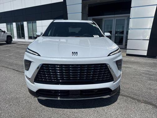 Iridescent White Tricoat 2026 Buick Enclave Avenir FWD
