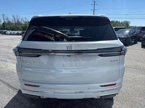 Iridescent White Tricoat 2026 Buick Enclave Avenir FWD