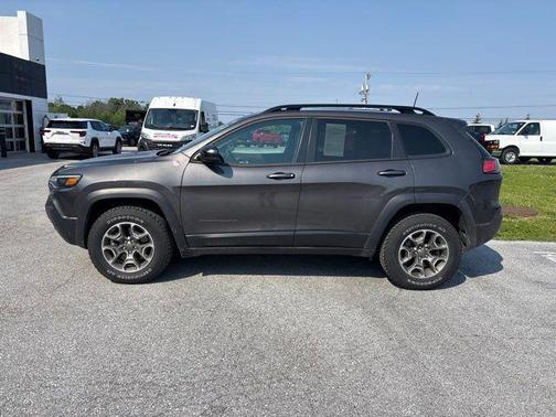 Granite Crystal Metallic Clearcoat 2022 Jeep Cherokee Trailhawk