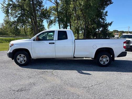 Super White 2019 Toyota Tundra SR