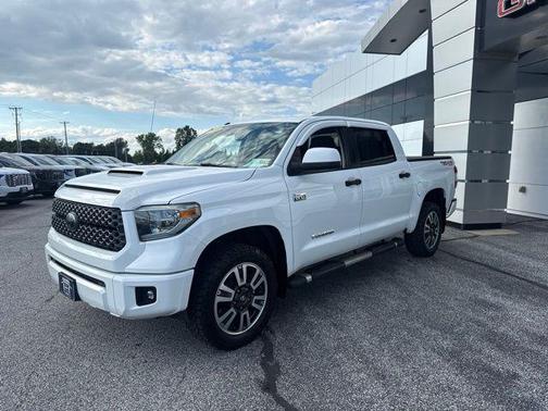 Super White 2018 Toyota Tundra SR5