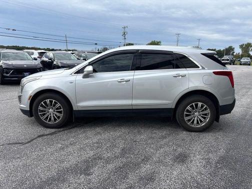 Radiant Silver Metallic 2018 Cadillac XT5 Luxury