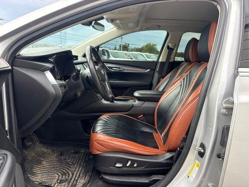 Radiant Silver Metallic 2018 Cadillac XT5 Luxury